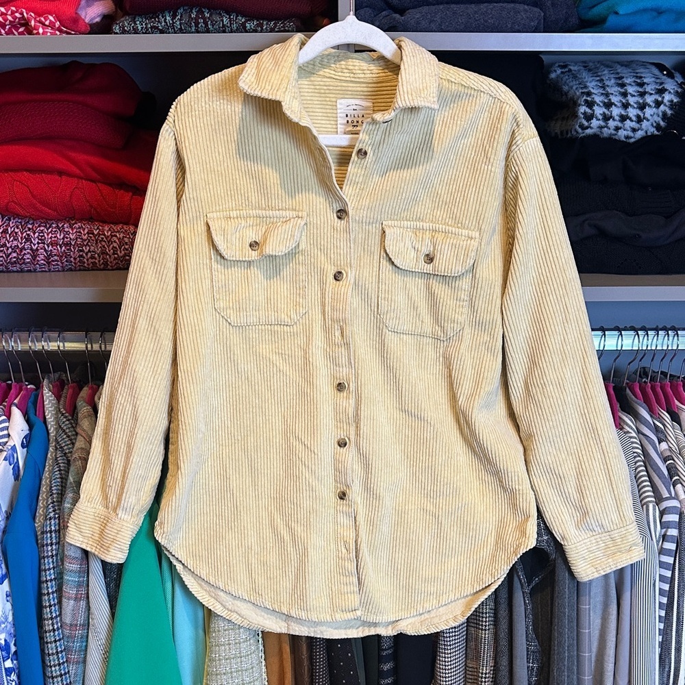 Billabong yellow corduroy long sleeve 2 pocket button down shirt/shacket size S